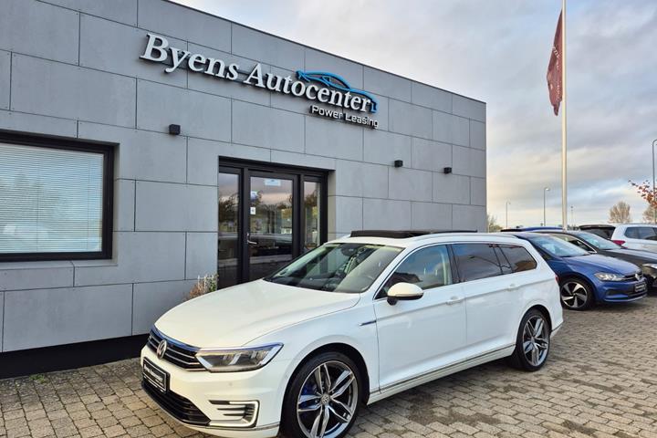 Hvid VW Passat fra 2016
