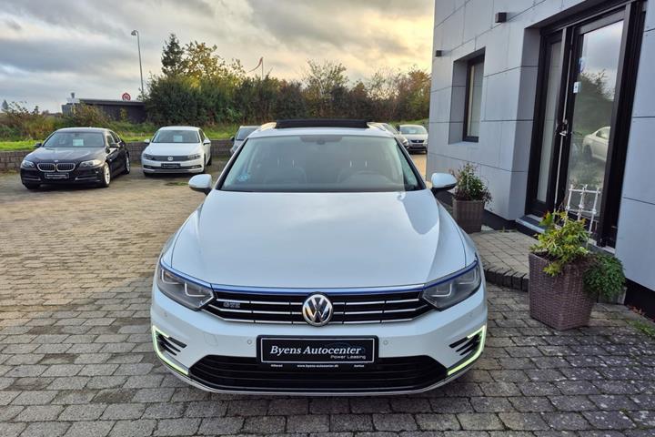 Hvid VW Passat fra 2016