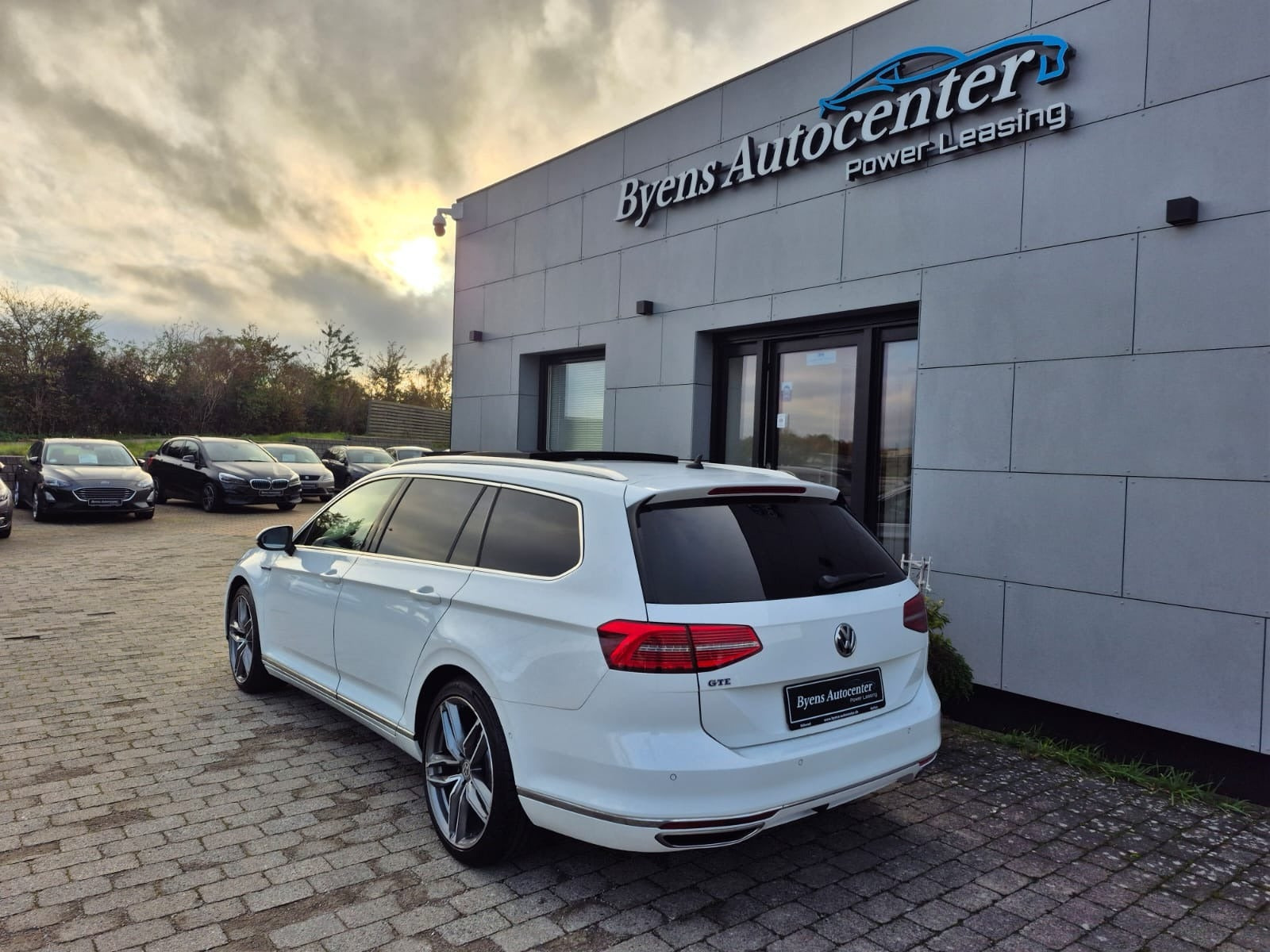 Hvid VW Passat fra 2016