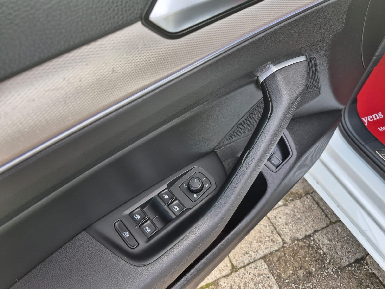 Hvid VW Passat fra 2016
