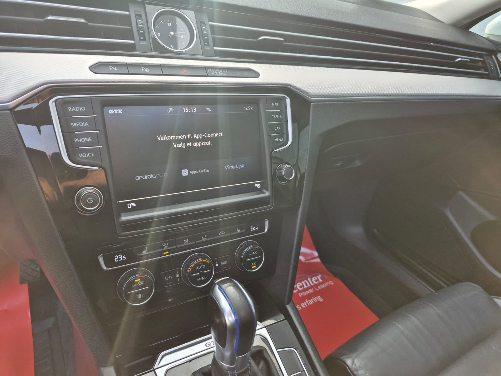 Hvid VW Passat fra 2016