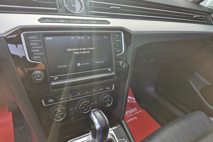 Hvid VW Passat fra 2016