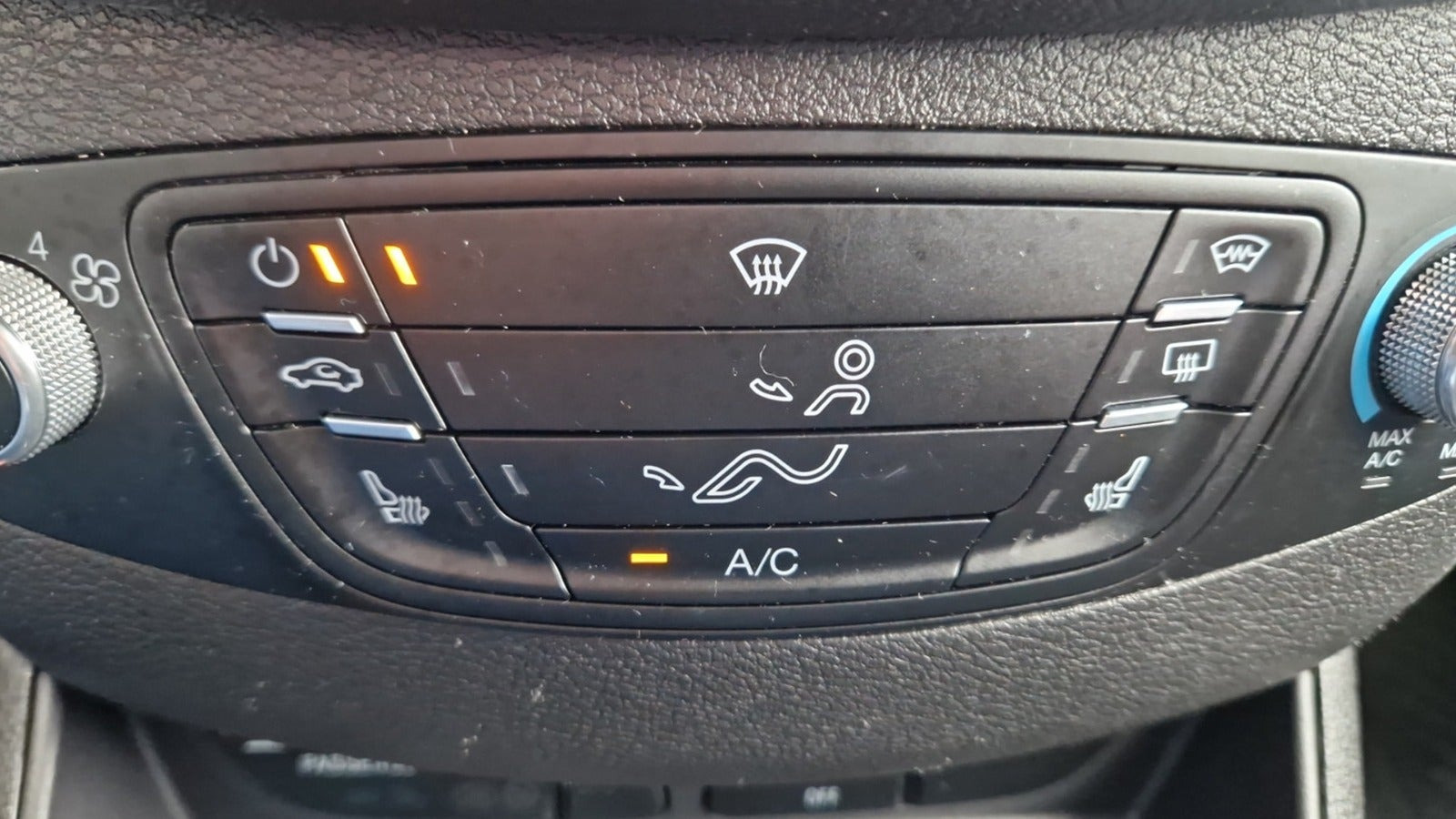 Hvid Ford Transit Courier fra 2019