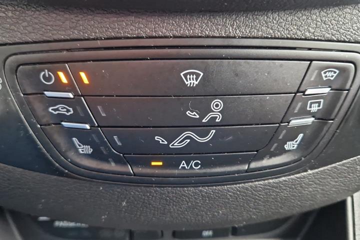 Hvid Ford Transit Courier fra 2019