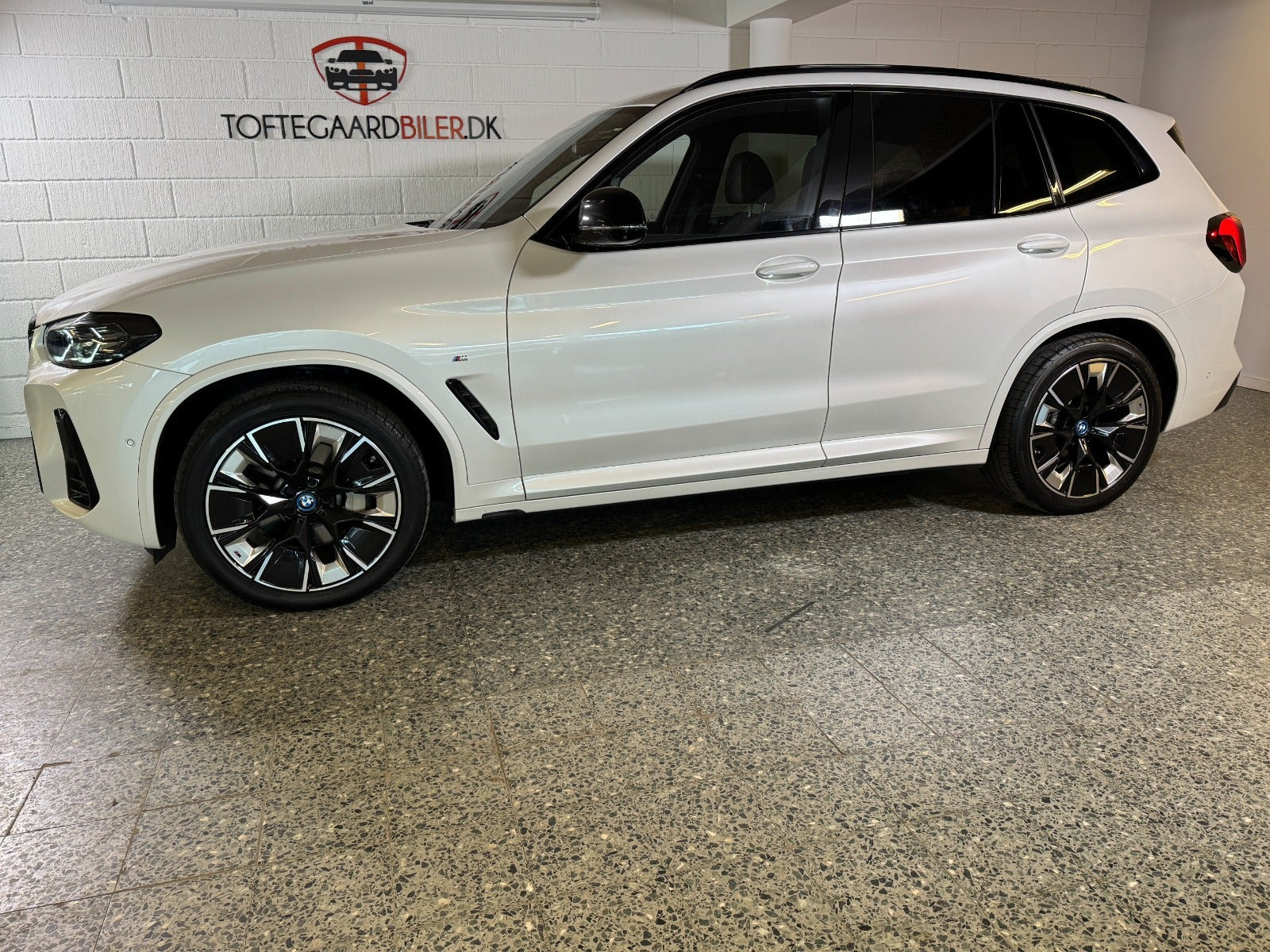 Hvid BMW iX3 fra 2023