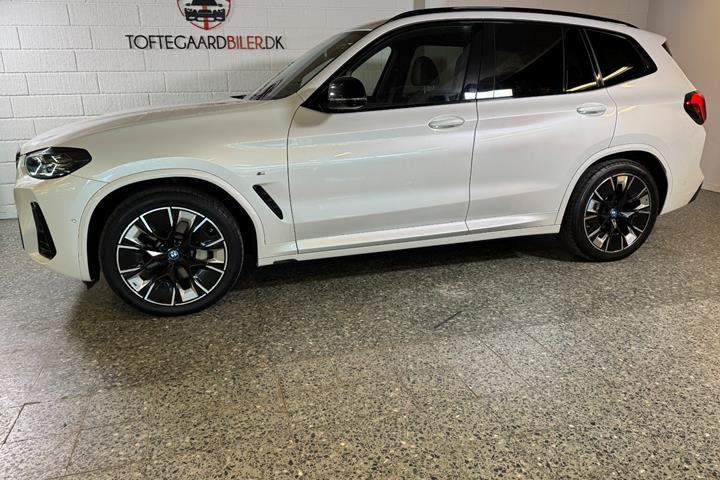 Hvid BMW iX3 fra 2023