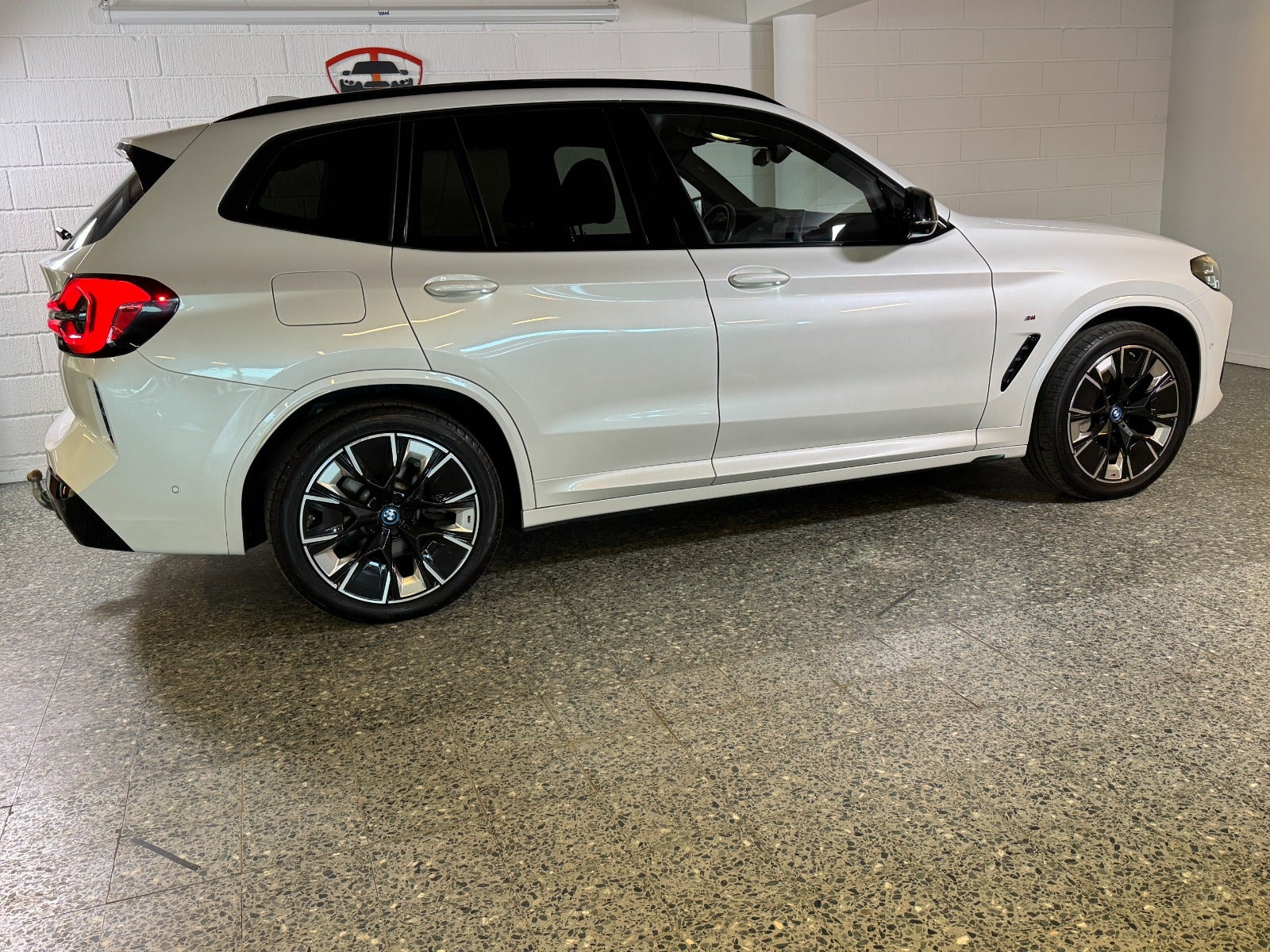 Hvid BMW iX3 fra 2023