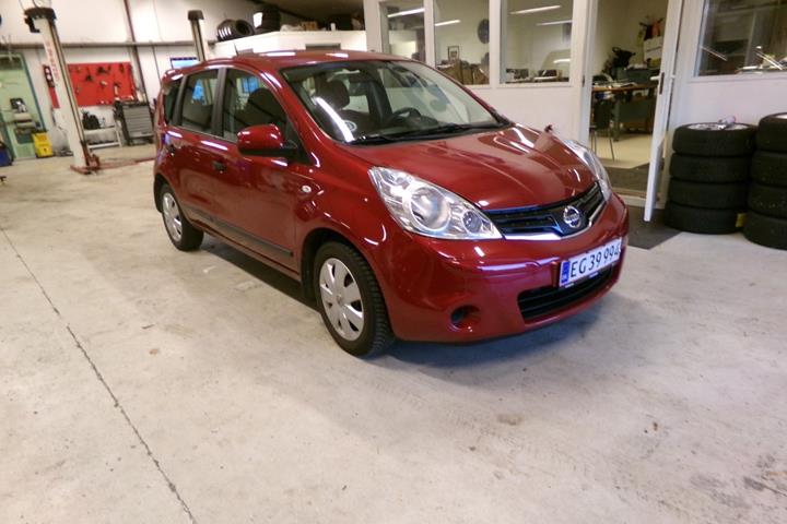 Rød Nissan Note fra 2011