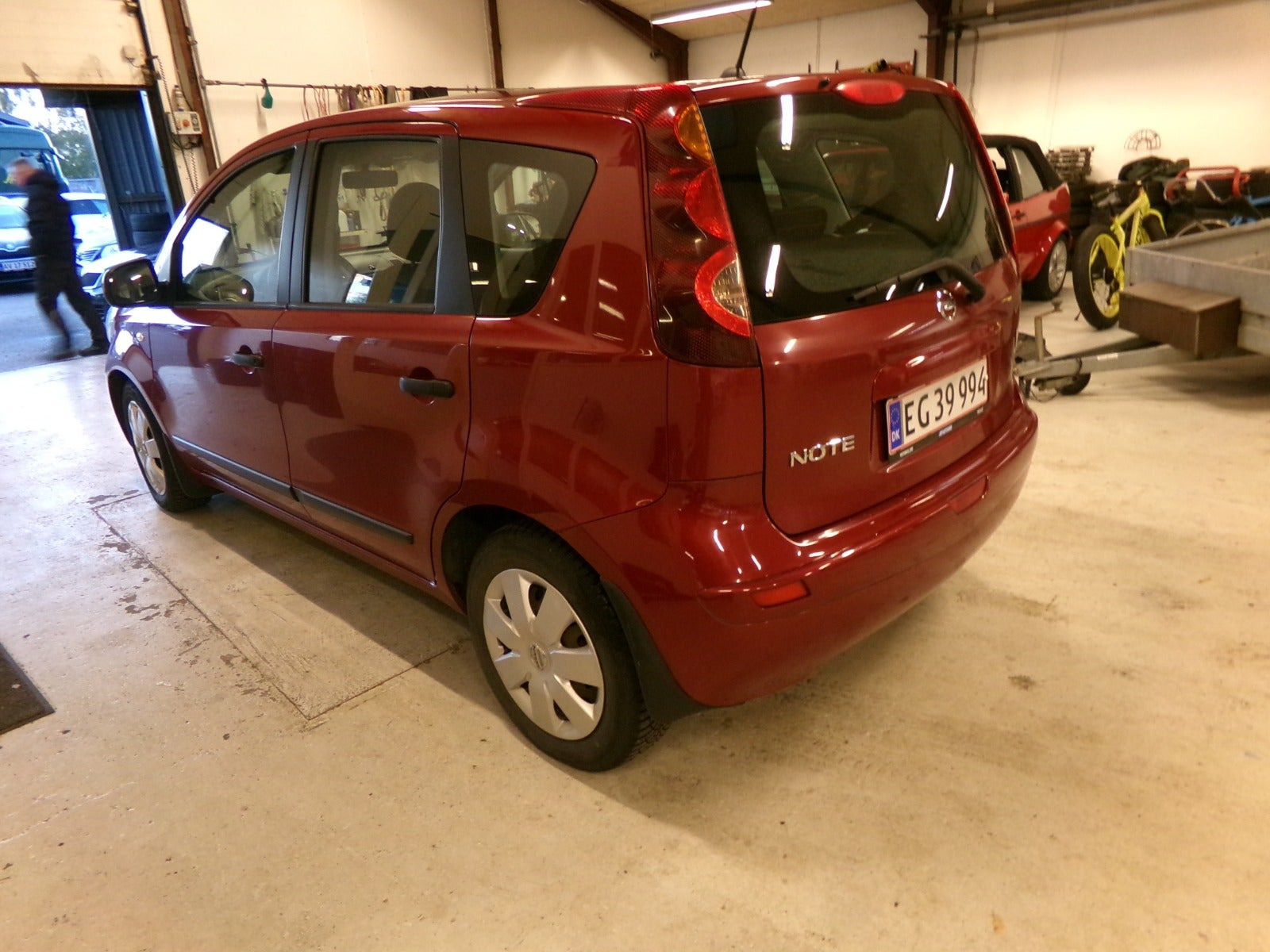 Rød Nissan Note fra 2011