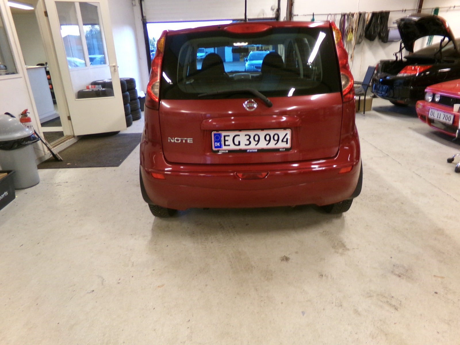 Rød Nissan Note fra 2011