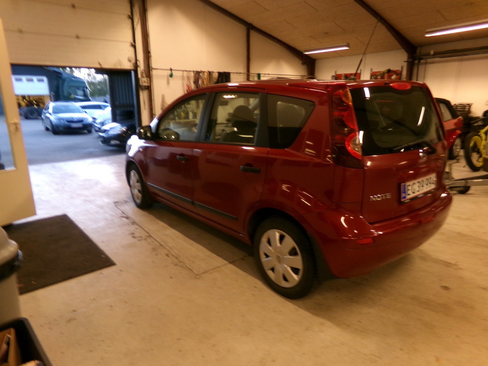 Rød Nissan Note fra 2011