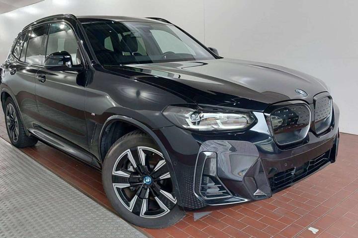 Blå BMW iX3 fra 2024