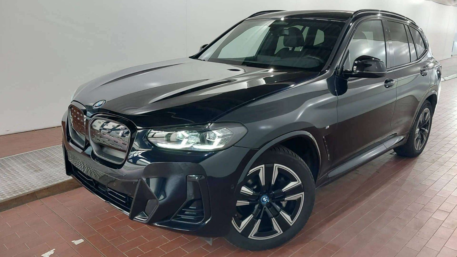 Blå BMW iX3 fra 2024