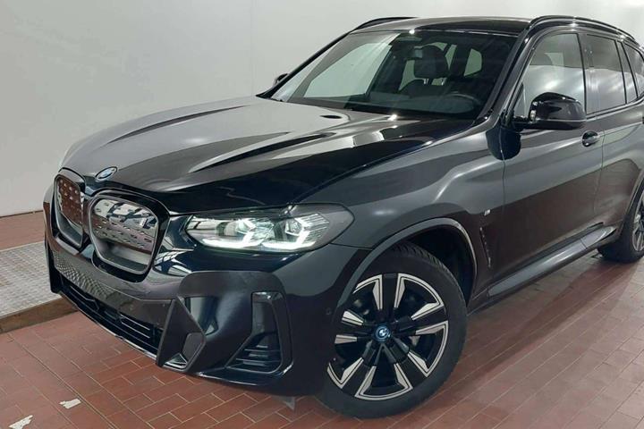 Blå BMW iX3 fra 2024