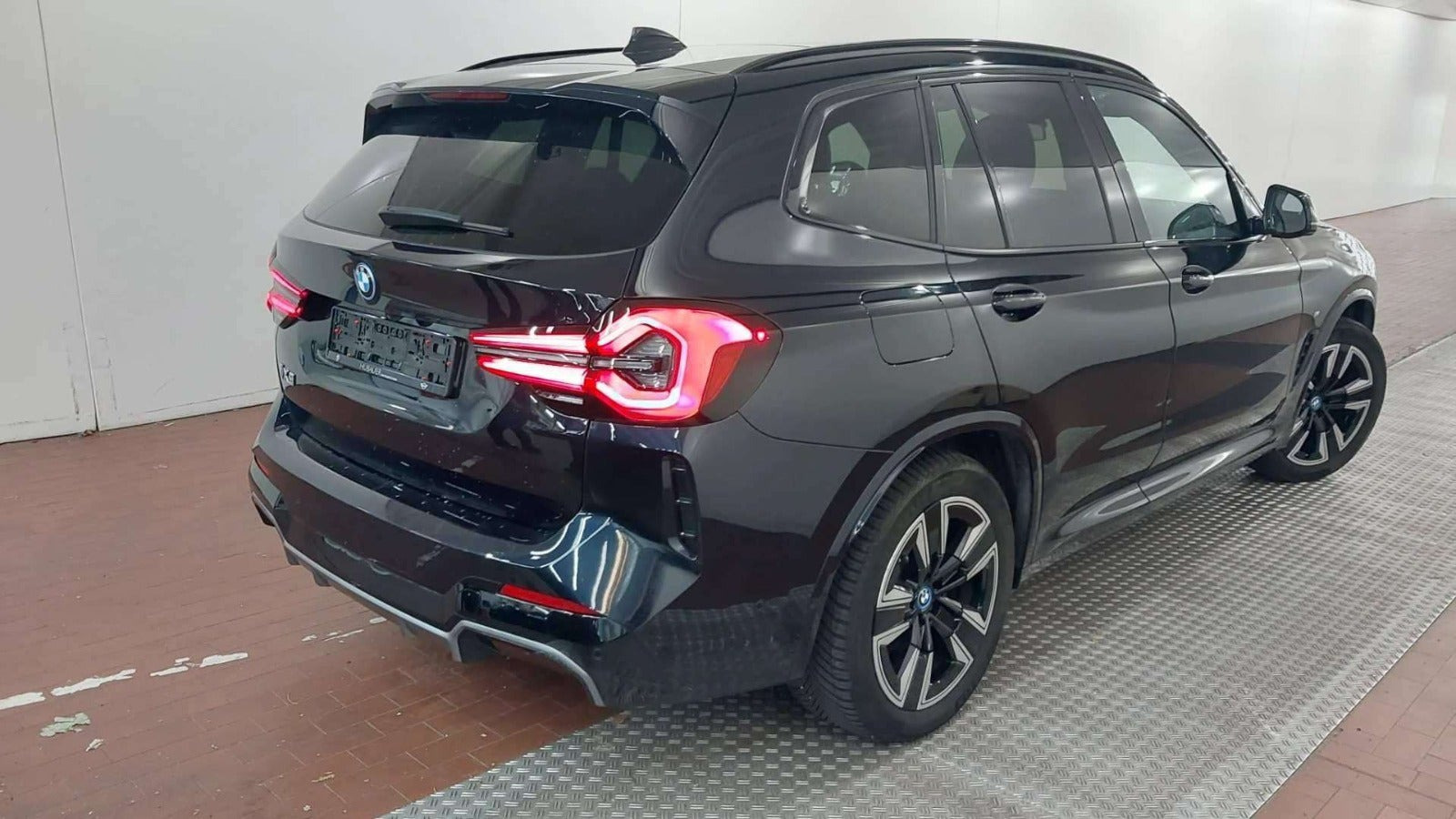 Blå BMW iX3 fra 2024