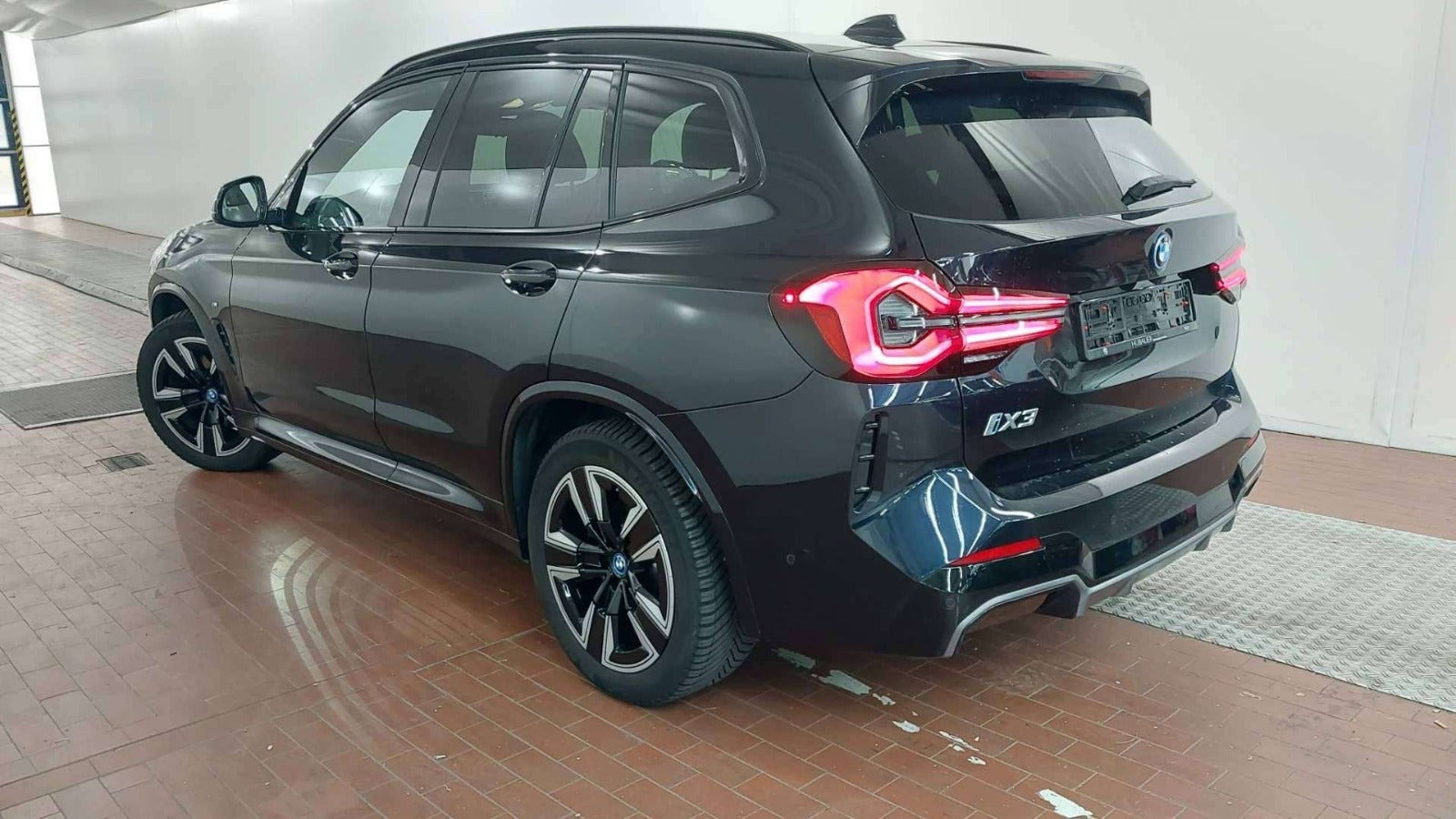 Blå BMW iX3 fra 2024