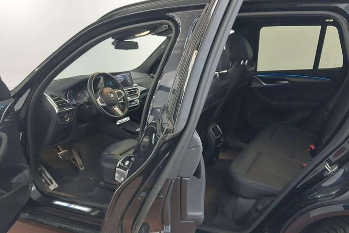 Blå BMW iX3 fra 2024