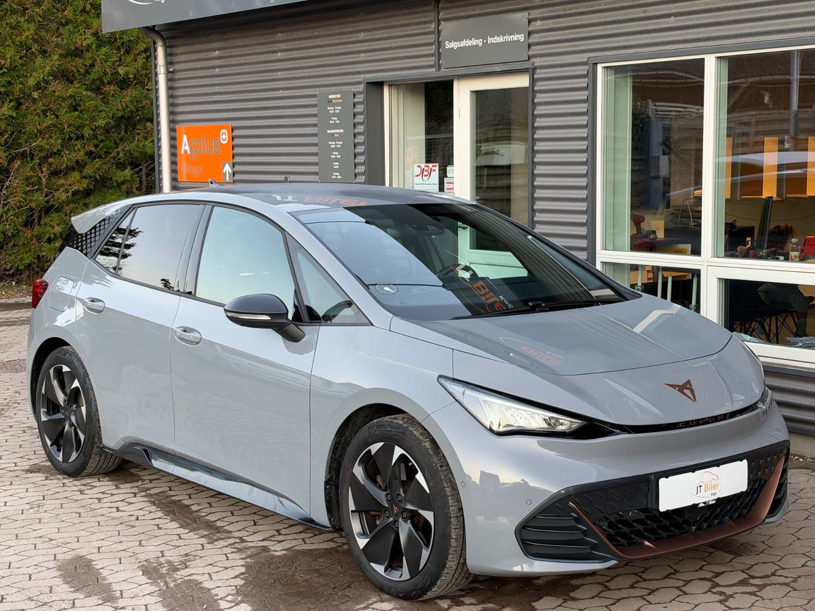 Grå Cupra Born fra 2023