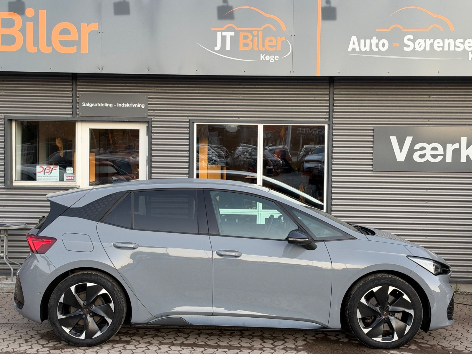Grå Cupra Born fra 2023