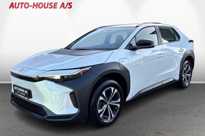 Hvid Toyota BZ4X fra 2024