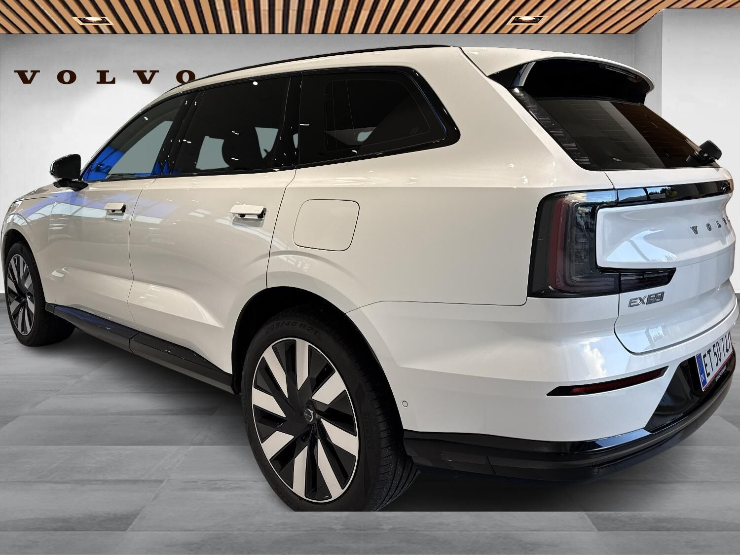 Hvid Volvo EX90 fra 2026