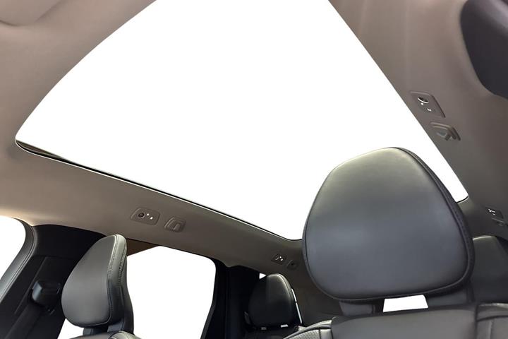 Hvid Volvo EX90 fra 2026