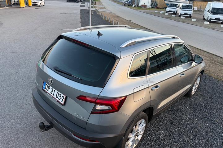 Blå Skoda Karoq fra 2019