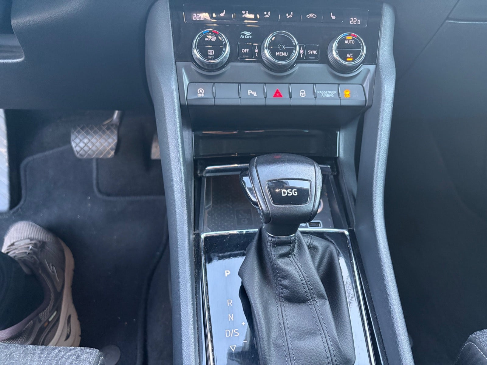 Blå Skoda Karoq fra 2019