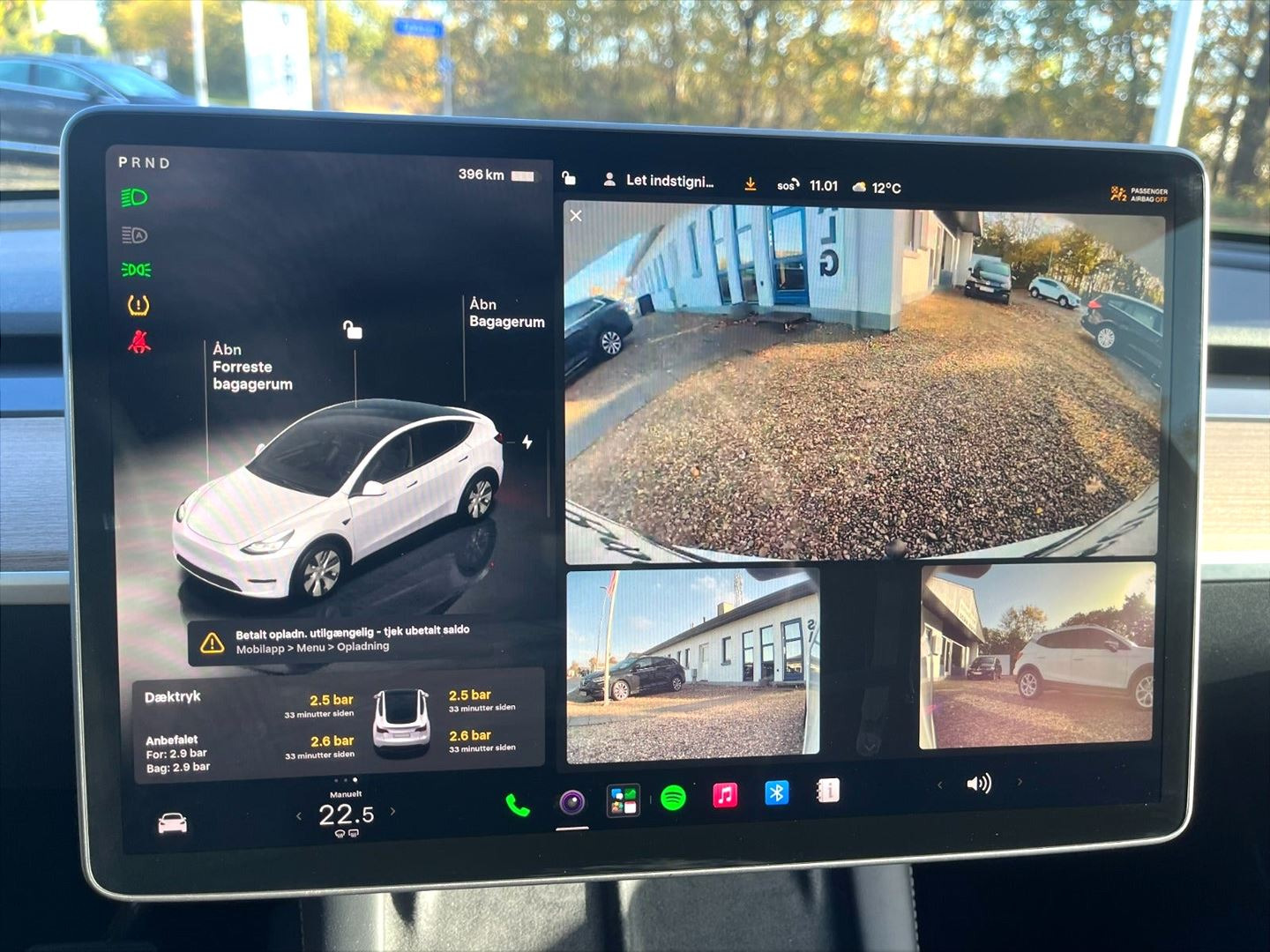 Hvid Tesla Model Y fra 2022