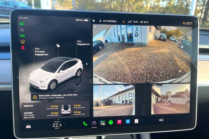 Hvid Tesla Model Y fra 2022