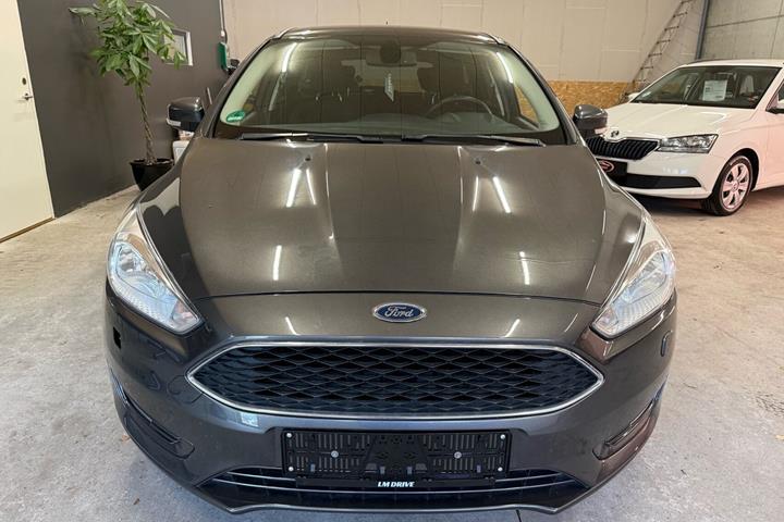 Grå Ford Focus fra 2015