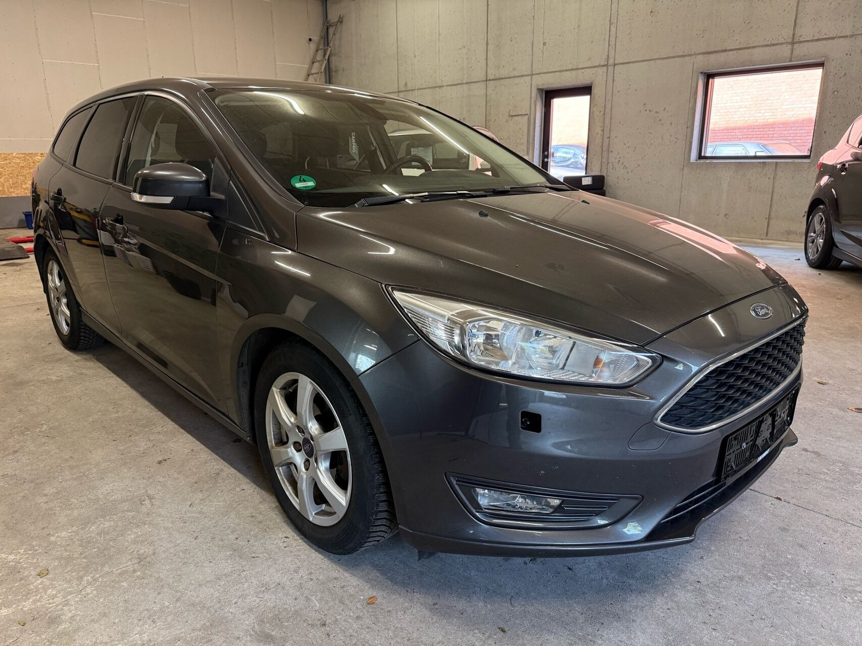 Grå Ford Focus fra 2015