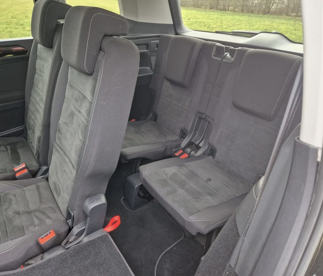 Sort VW Touran fra 2016