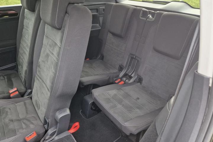 Sort VW Touran fra 2016