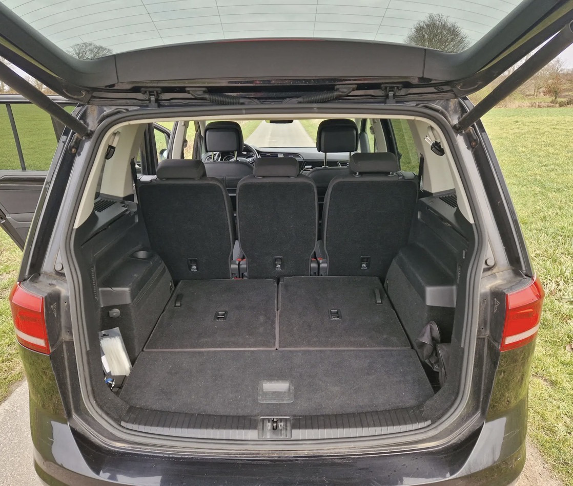 Sort VW Touran fra 2016