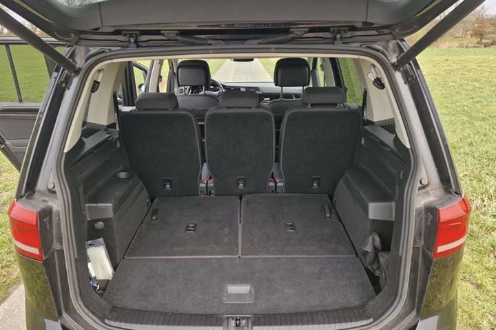Sort VW Touran fra 2016