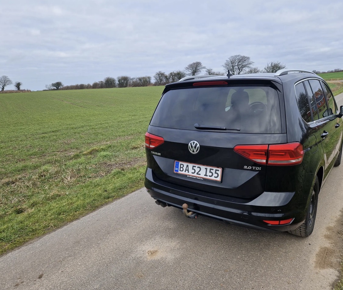 Sort VW Touran fra 2016