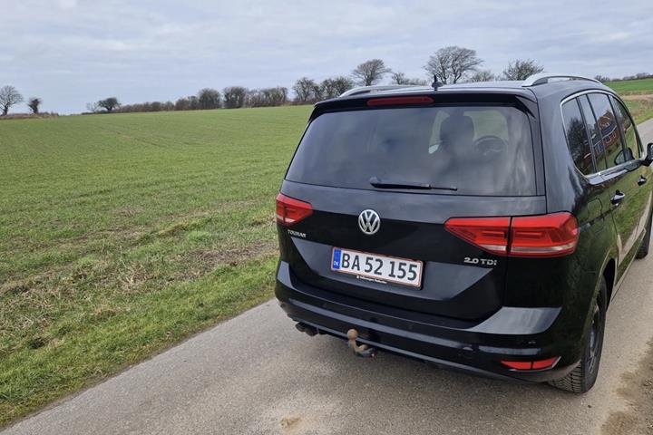 Sort VW Touran fra 2016