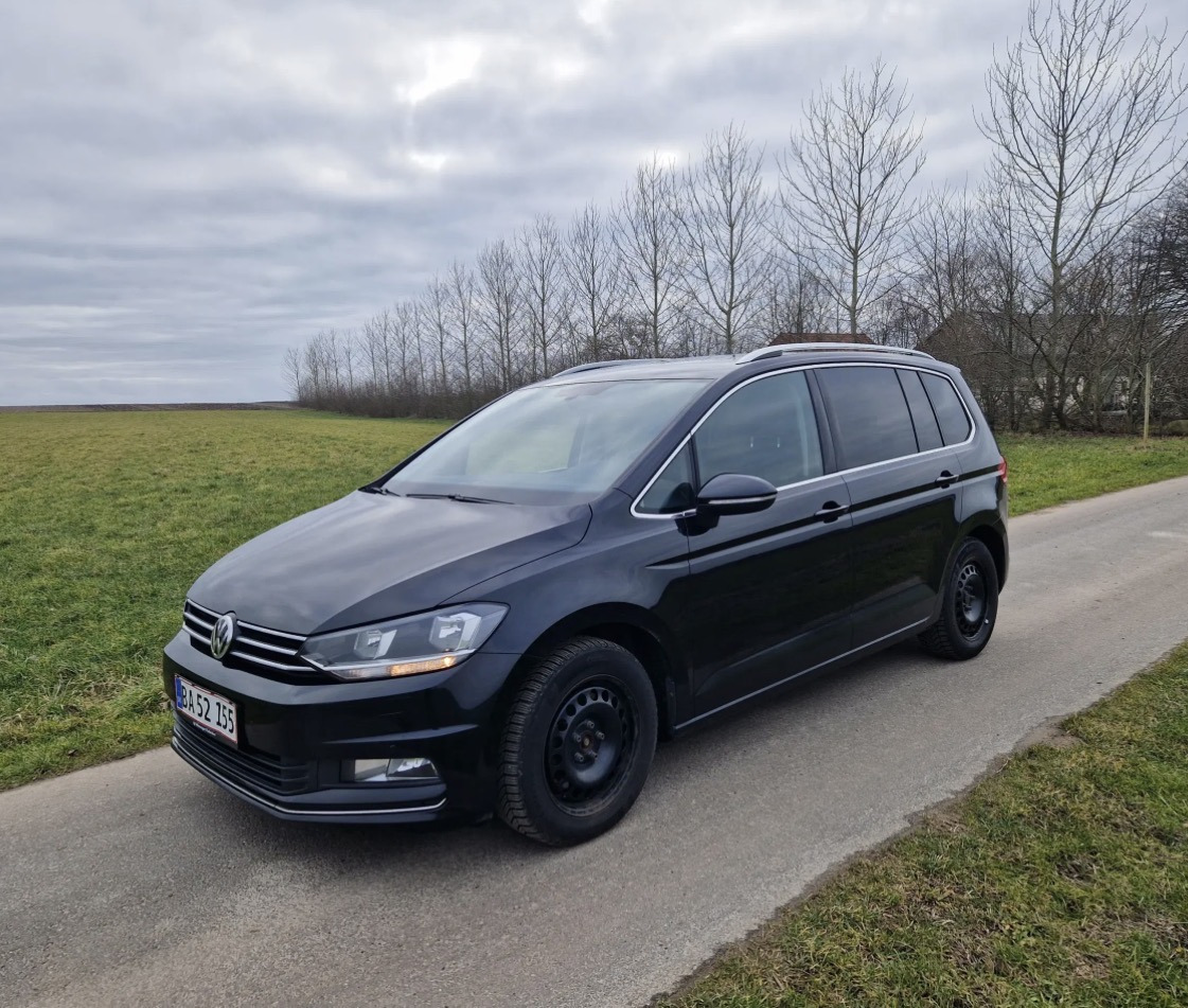 Sort VW Touran fra 2016