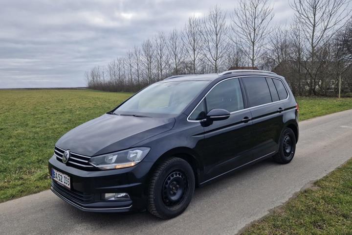 Sort VW Touran fra 2016