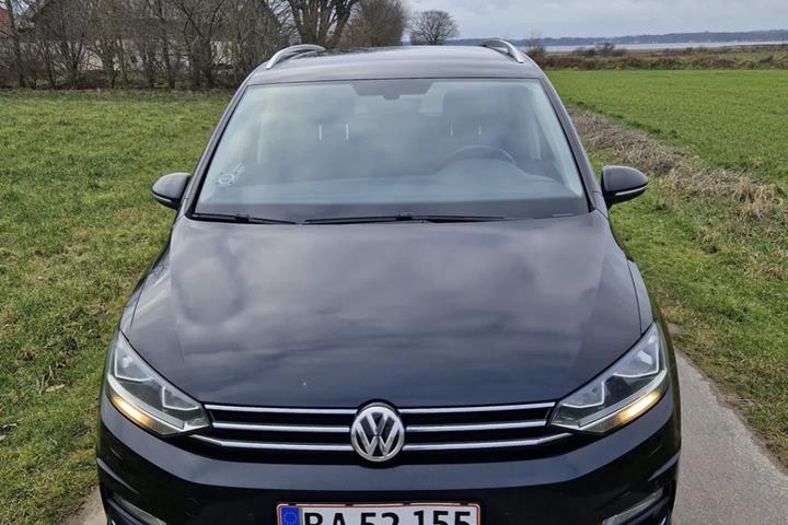 Sort VW Touran fra 2016
