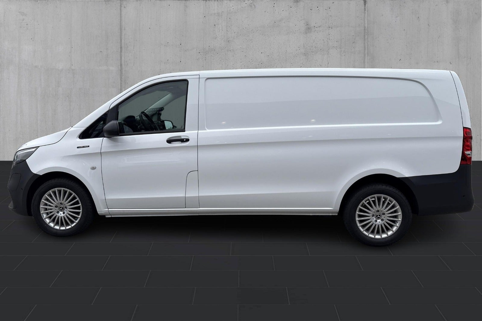 Hvid Mercedes eVito 112 fra 2026