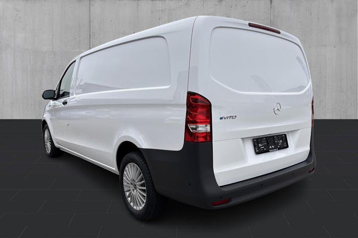 Hvid Mercedes eVito 112 fra 2026