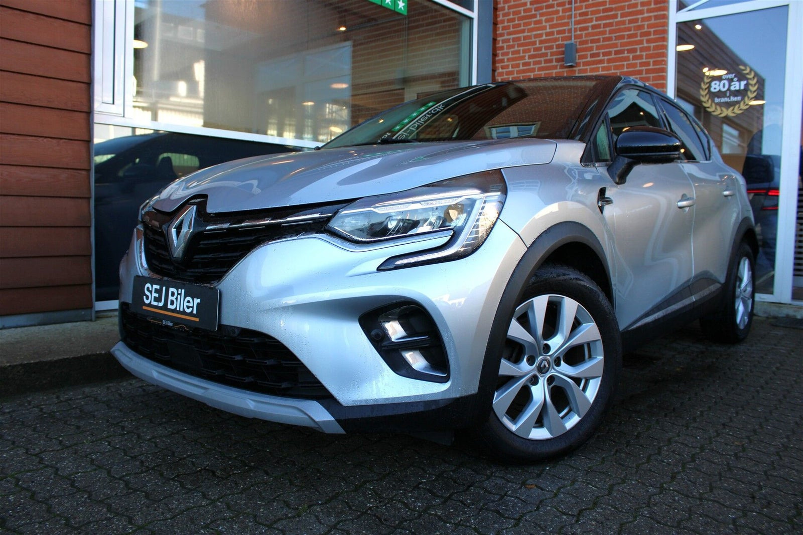 Sølv Renault Captur fra 2020