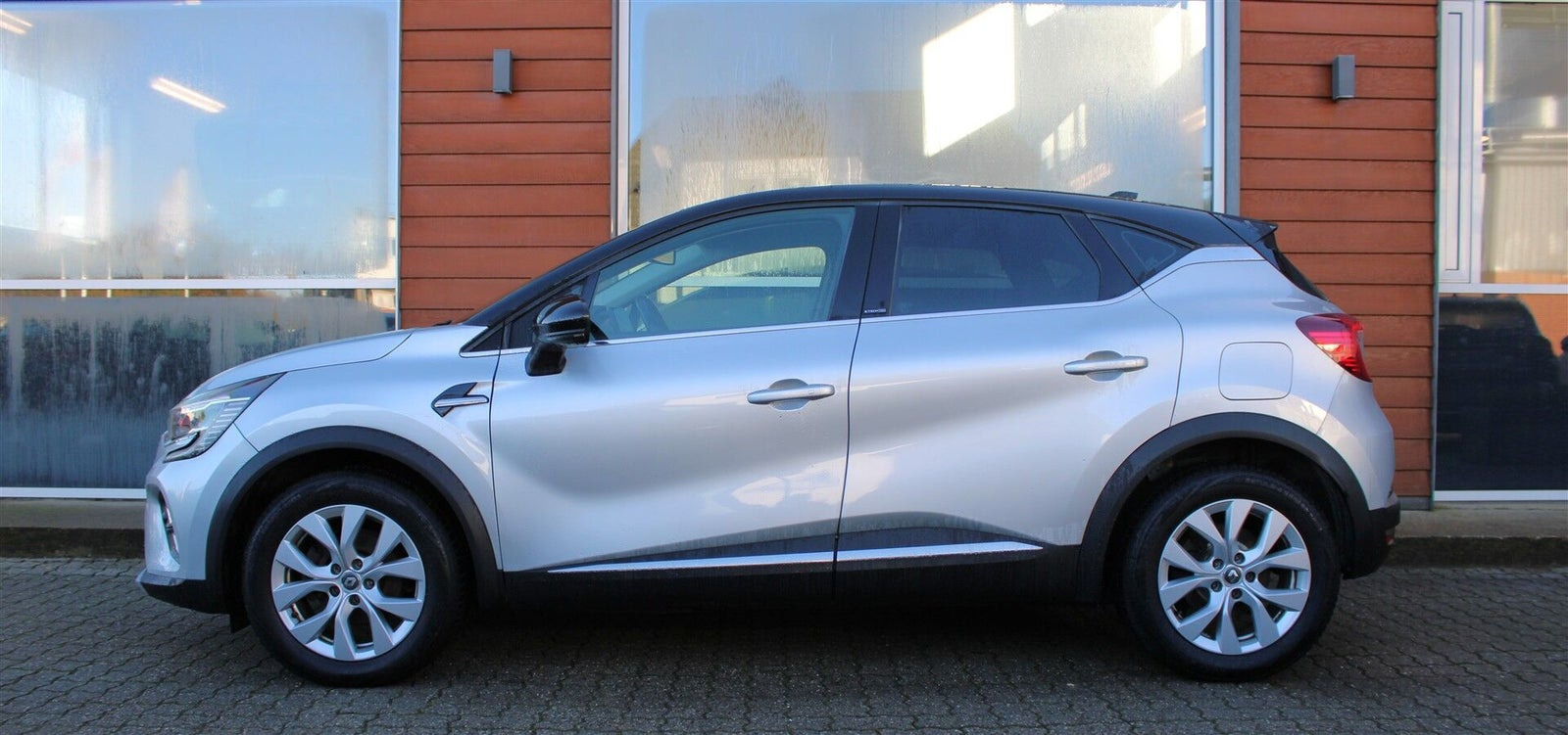 Sølv Renault Captur fra 2020