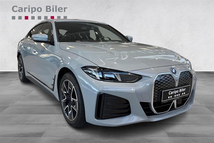 Grå BMW i4 fra 2024