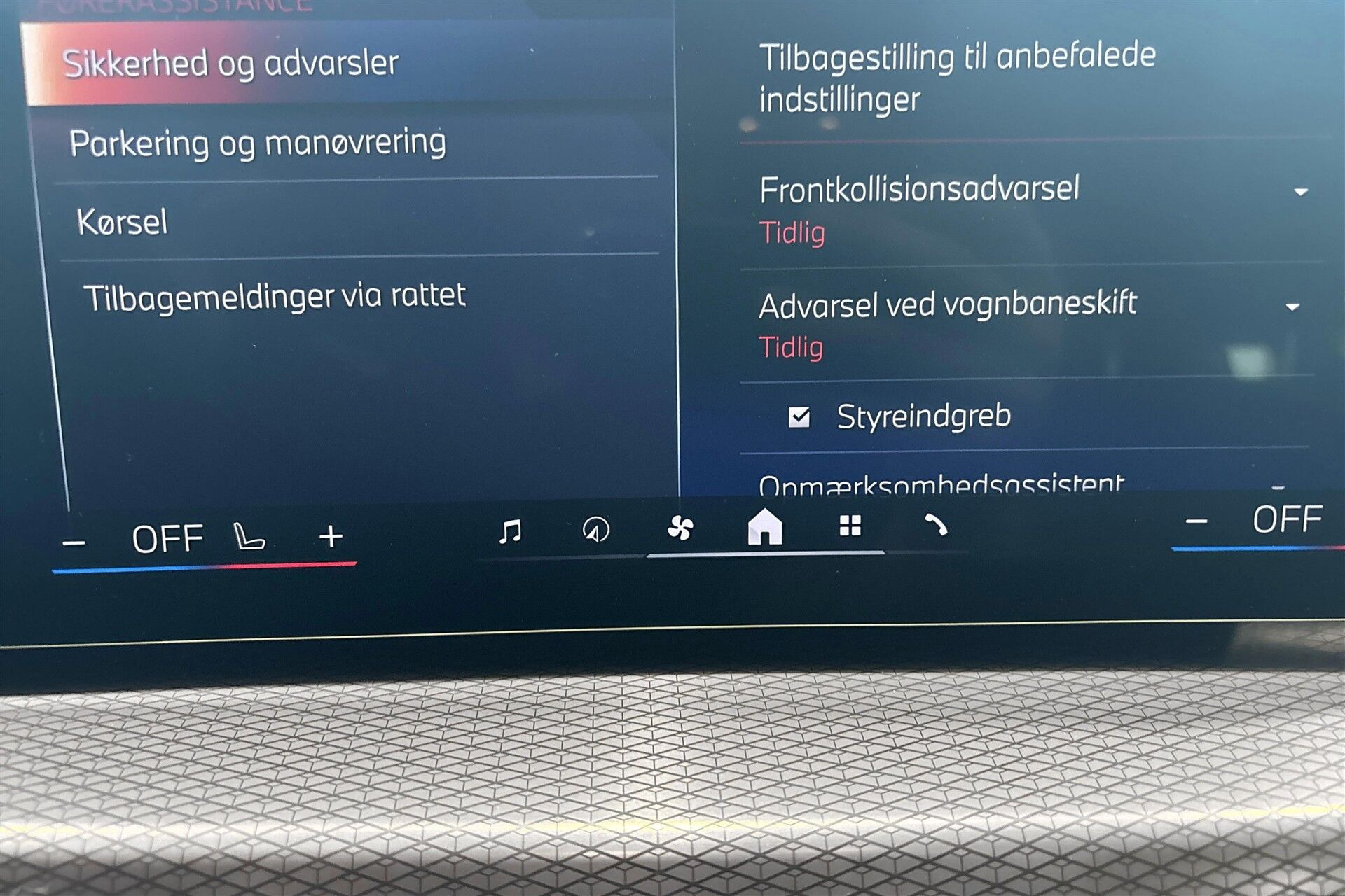Grå BMW i4 fra 2024