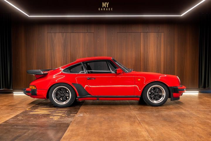Rød Porsche 911 fra 1979