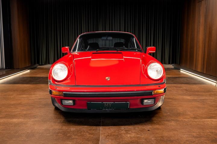 Rød Porsche 911 fra 1979