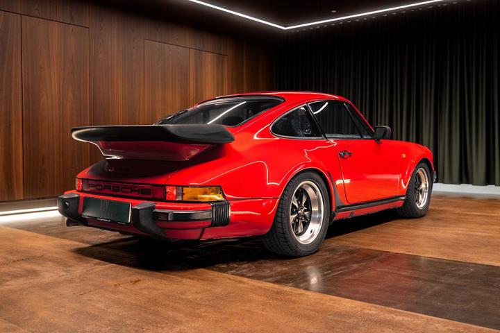 Rød Porsche 911 fra 1979